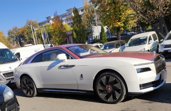 FOTO Primul model electric Rolls Royce cu un preț de pornire de 400.000 de euro, fotografiat la RAR Grivița. Istoria celebrei companii auto și a fondatorilor ei