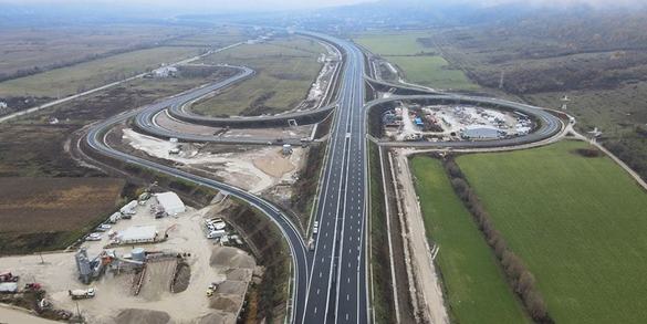 VIDEO&FOTO Italienii au adus peste 1.000 de muncitori pentru a deschide în câteva zile, cu aproape 1 an mai devreme, un tronson la Autostrada Sibiu - Pitești