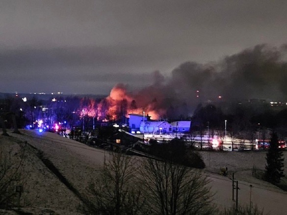 FOTO Un avion cargo DHL s-a prăbușit lângă aeroportul din Vilnius, într-o zonă rezidențială. O persoană a murit