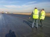 FOTO Constructorii chinezi lansează în următoarele ore un lot din prima și singura autostradă construită de ei în România 