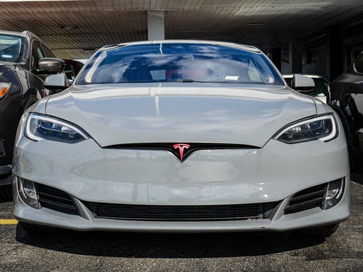 Tesla crește prețurile vehiculelor Model S