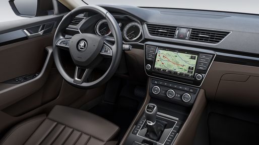 Skoda Superb, VW Tiguan și alte modele ale grupului VW, diagnosticate ca vulnerabile la atacurile hackerilor care pot urmări mașina sau asculta sunetele din interior