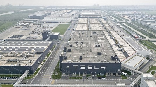 Tesla a finalizat Megafabrica din Shanghai, în care va produce sisteme de stocare a energiei Megapack. Veniturile companiei din energie au crescut cu 50% în 2024