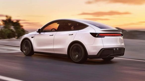 FOTO Noua Tesla Model Y facelift: design mai ascuțit și autonomie mărită