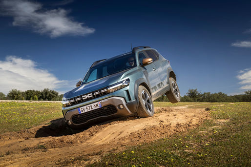 Totul despre Dacia Duster 4x4 Hybrid cu cutie automată: ce motor va avea, când va fi lansată și cât poate costa