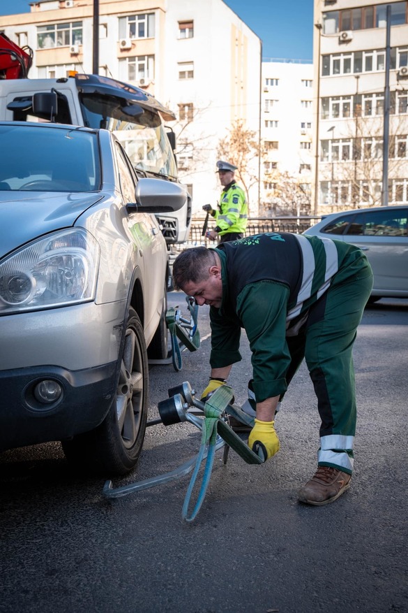 FOTO Amplă ridicare de mașini într-un sector al capitalei