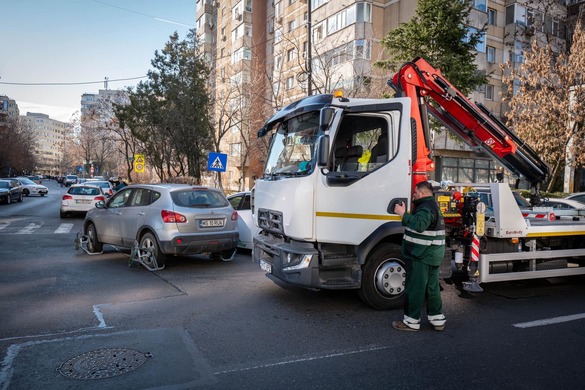 FOTO Amplă ridicare de mașini într-un sector al capitalei