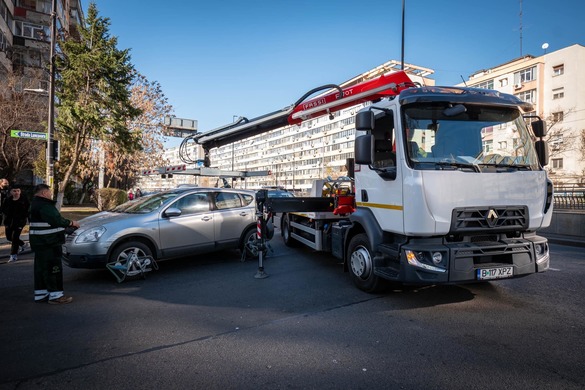 FOTO Amplă ridicare de mașini într-un sector al capitalei