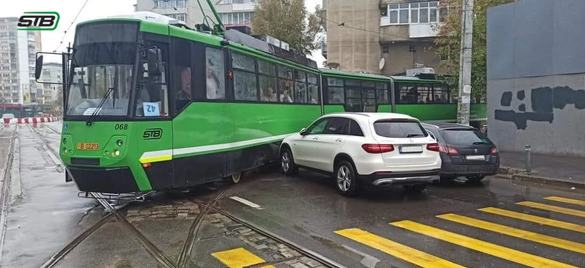 FOTO STB - apel către șoferii care blochează liniile de tramvai sau circulația autobuzelor. Unde sunt cele mai multe blocaje