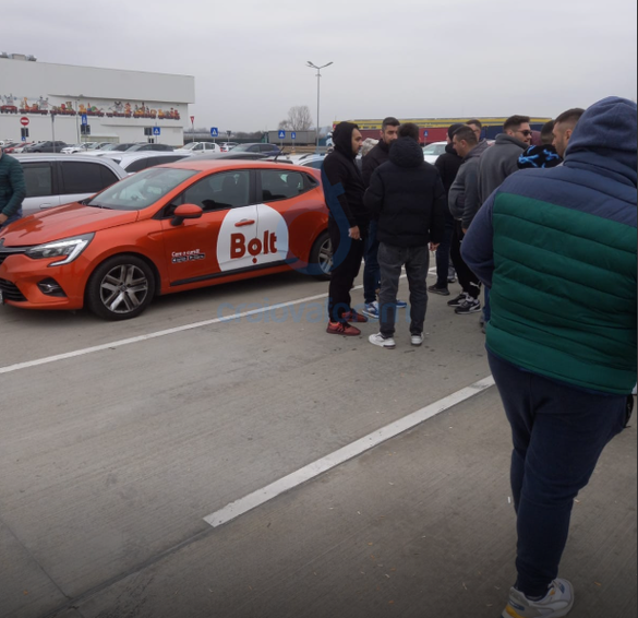 FOTO Șoferii Uber și Bolt, protest la Craiova. Cer modificarea comisioanelor și tarifelor