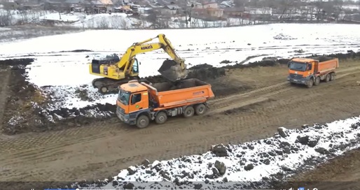 FOTO Lucrări pe Autostrada Moldovei. Grindeanu: Se lucrează pe toate loturile secțiunii Bacău-Pașcani. Stadii fizice între 23% și 27%