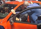 FOTO INEDIT Regele Philippe a ajutat Dacia Spring să devină cea mai vândută mașină electrică din Belgia