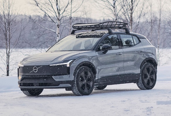 FOTO & VIDEO Volvo lansează prima versiune Cross Country a unui model electric, cu două motoare și tracțiune 4x4