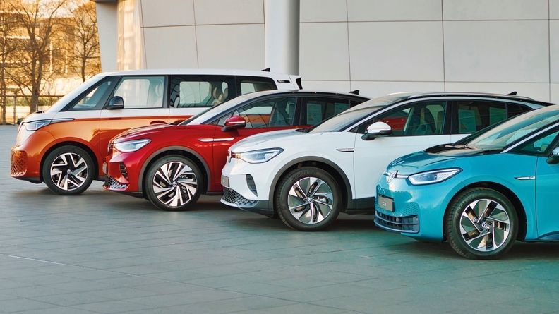 Volkswagen ID.7 a reușit să depășească, în premieră, Tesla Model Y pe piața din Germania. Dacia Spring, în top 10 al vânzărilor de electrice