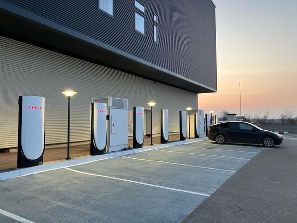 FOTO Tesla a deschis în România un nou Supercharger, la Buzău