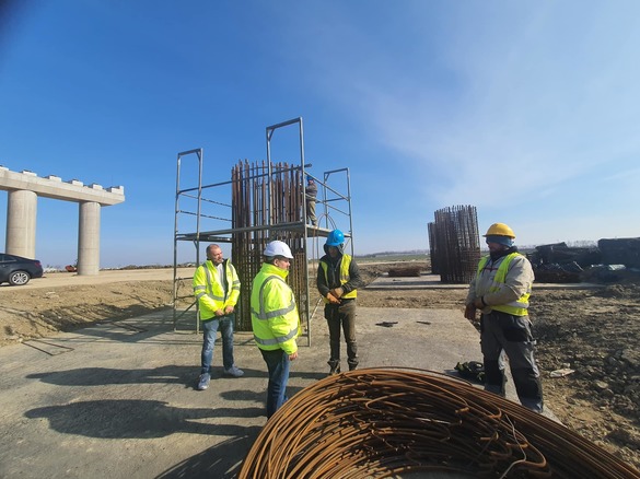 VIDEO&FOTO Constructorii turci au adus pe Autostrada A7 peste 600 de muncitori. Unde au ajuns astăzi cu lucrarea