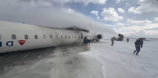 VIDEO Un avion Delta Airlines cu 80 de pasageri s-a răsturnat