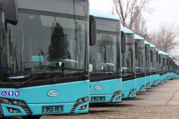 FOTO Premieră în oraș de pe Dunăre - Zeci de autobuze electrice intră pe traseu