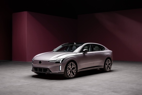 FOTO & VIDEO Volvo a lansat limuzina complet electrică ES90, al șaselea model electric din gamă. „Unii spun că este sedan, alții SUV”. Comenzi deschise pe mai multe piețe, dar România mai așteaptă