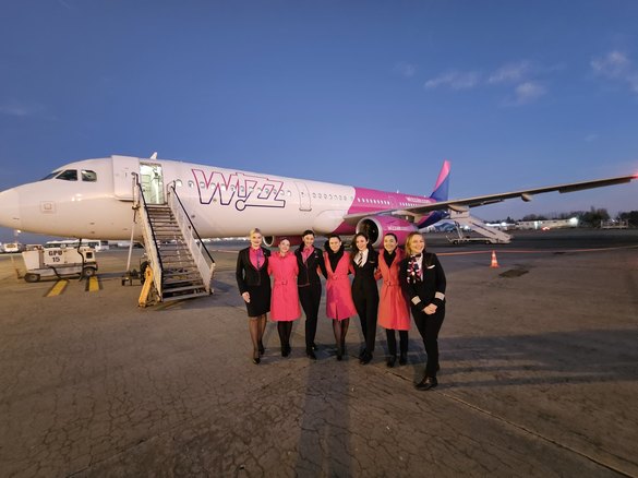 FOTO Wizz Air - zboruri cu echipaje formate exclusiv din femei inclusiv pe ruta României