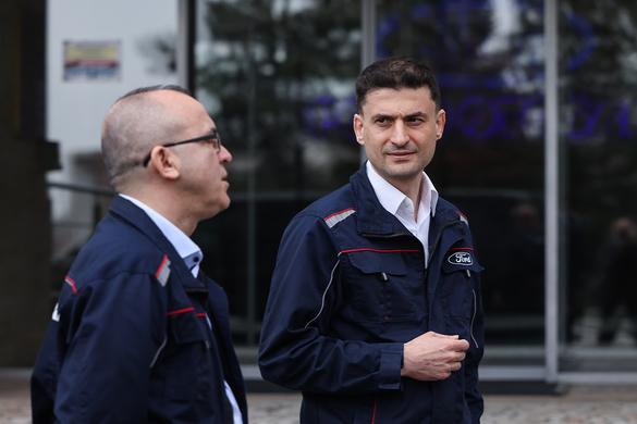 INTERVIU FOTO Fırat Elhüseynim, director Ford Otosan Craiova: Ne putem adapta la orice cerere - hibrid, diesel și electrice - pe aceleași linii de producție