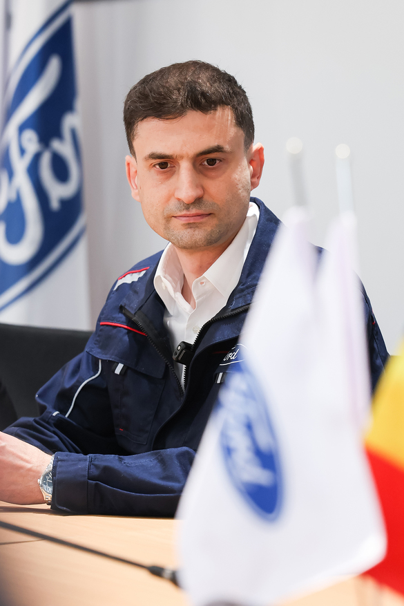 INTERVIU FOTO Fırat Elhüseynim, director Ford Otosan Craiova: Ne putem adapta la orice cerere - hibrid, diesel și electrice - pe aceleași linii de producție