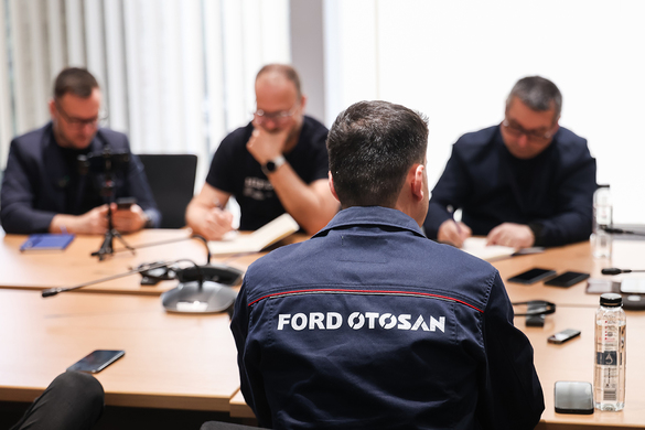 INTERVIU FOTO Fırat Elhüseynim, director Ford Otosan Craiova: Ne putem adapta la orice cerere - hibrid, diesel și electrice - pe aceleași linii de producție