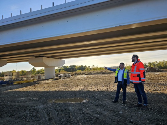 VIDEO&FOTO Umbrărescu a adus peste 350 de muncitori pe Autostrada Transilvania. Anterior, explozie controlată spectaculoasă după ce a declanșat 