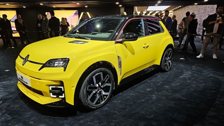 Renault 5 a urcat între primele 4 cele mai vândute mașini electrice din Europa și se bate cu VW și Tesla CLASAMENT