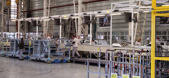 VIDEO&FOTO Cum sunt fabricate Bigster și Duster, cu peste 500 de roboți. Transformare spectaculoasă a uzinei Dacia