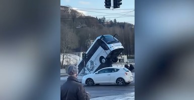 VIDEO Un autobuz turistic a plonjat într-un râu, la Torino