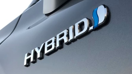 GRAFIC Europenii, inclusiv românii, au ales: motorul hibrid a devenit cel mai mare segment al pieței auto în timp ce dieselul a coborât sub 10%