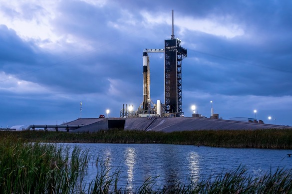 FOTO SpaceX lansează prima misiune spațială cu echipaj care va survola polii Pământului