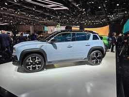 FOTO Renault deschide comenzile pe piața din România pentru micul SUV electric R4 E-Tech