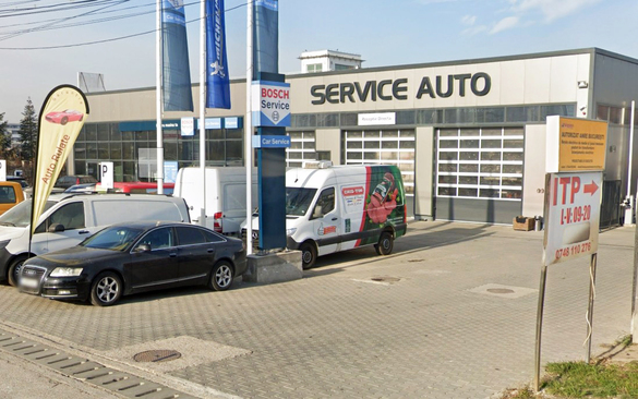 FOTO Tesla deschide primul service din afara Bucureștiului
