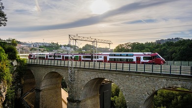 FOTO Trenuri vechi de peste 30 ani din Luxemburg, aduse în România