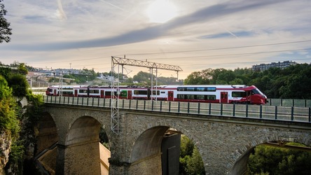 FOTO Trenuri vechi de peste 30 ani din Luxemburg, aduse în România