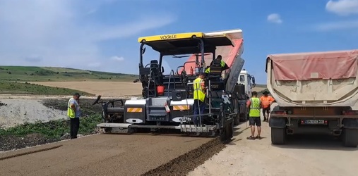 VIDEO Românii și spaniolii au chemat peste 300 muncitori la un nou drum expres în România