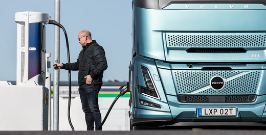 Industria auto și cea de energie electrică lansează un semnal de alarmă împreună: e nevoie de o rețea de încărcare pentru camioane electrice