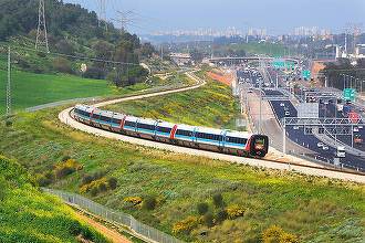 O nouă companie feroviară intră pe piața din România. Trenuri cumpărate din Israel, livrare întârziată de război