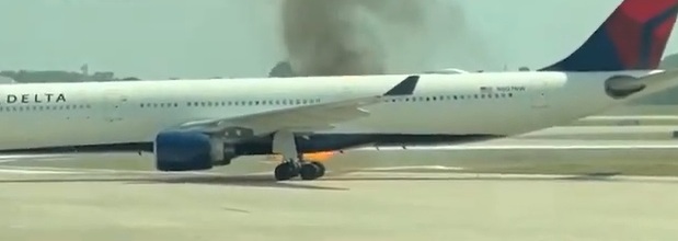 VIDEO Avion cu aproape 300 de pasageri, evacuat cu incendiu la bord