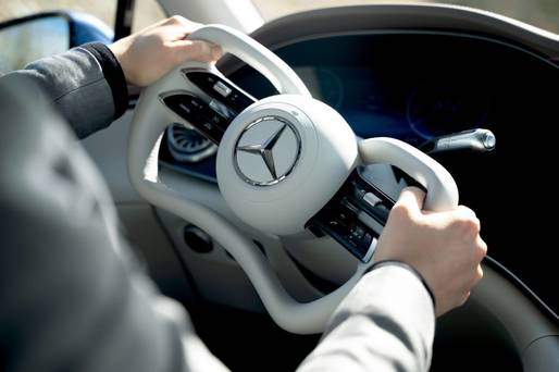 VIDEO&FOTO O nouă revoluție în mașină: Mercedes introduce în direcția digitală și volanul de avion