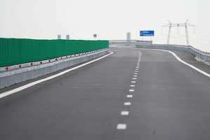 ANUNȚ Câți kilometri de autostradă a deschis România în 2024. Un sfert din drumurile țării sunt încă acoperite cu piatră și pământ