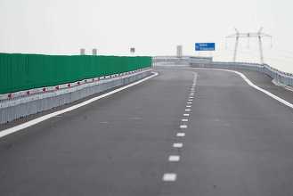 ANUNȚ Câți kilometri de autostradă a deschis România în 2024. Un sfert din drumurile țării sunt încă acoperite cu piatră și pământ