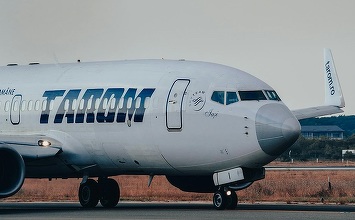 TAROM a aterizat în Spania în plină pană de electricitate. Generatoare de urgență folosite pentru deschiderea ușilor