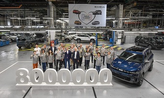 FOTO Dacia a produs mașina cu numărul 8 milioane în uzina din Mioveni, un Bigster indigo
