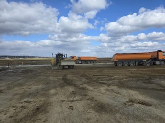 VIDEO&FOTO Umbrărescu a adus de 1 Mai peste 200 de muncitori pe șantierul Autostrăzii Moldova