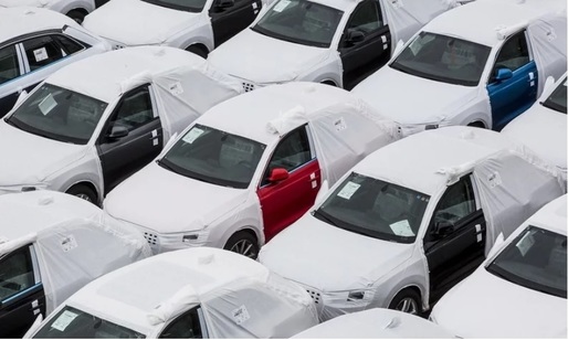 O nouă lună de scădere drastică a pieței auto în așteptarea Programului Rabla. Vânzările de mașini electrice s-au prăbușit 