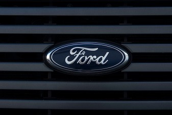Profitul operațional al Ford ar putea scădea cu miliarde de dolari din cauza incertitudinilor privind taxele vamale