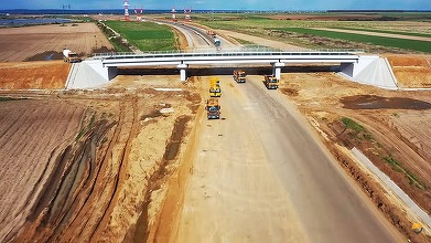 VIDEO&FOTO Umbrărescu - 24 ore din 24 pe Autostrada Ford cu peste 700 de muncitori. Când va termina lucrarea